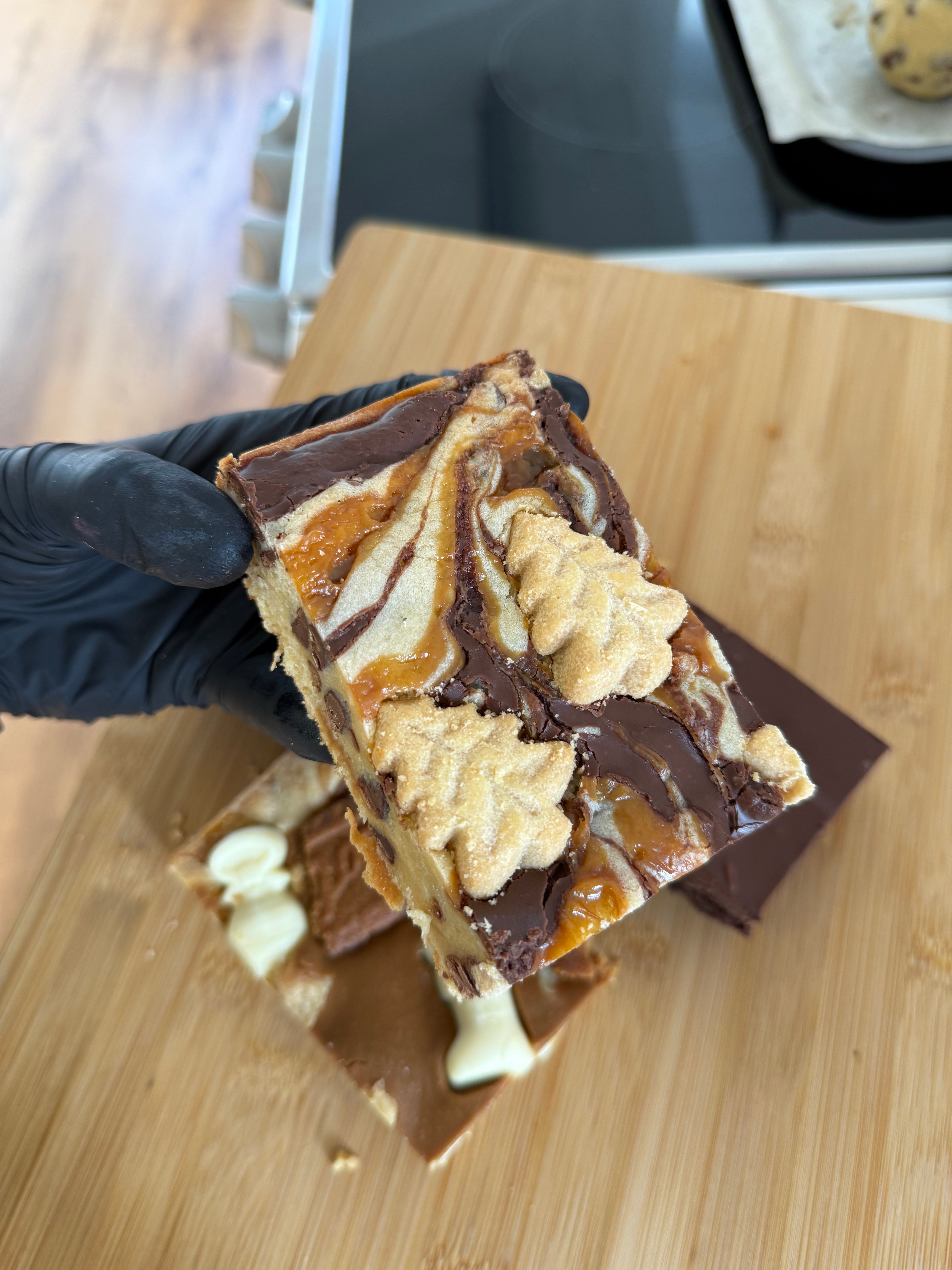 Millionaire shortbread blondie