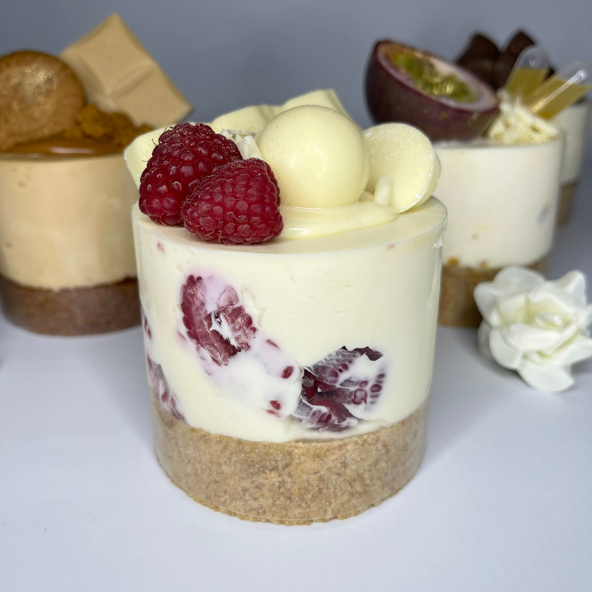 WHITE CHOCOALTE & RASPBERRY (MINI) – CHEESECAKEAWAY